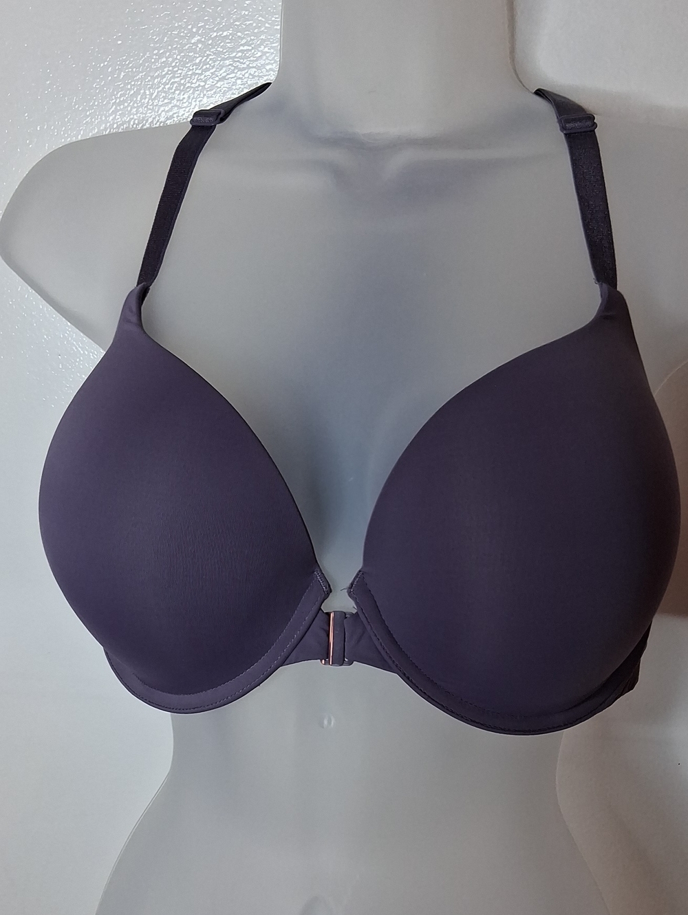 Victoria Secret Women's Size 38D Smooth Plunge Bra in Plum with Front Closure